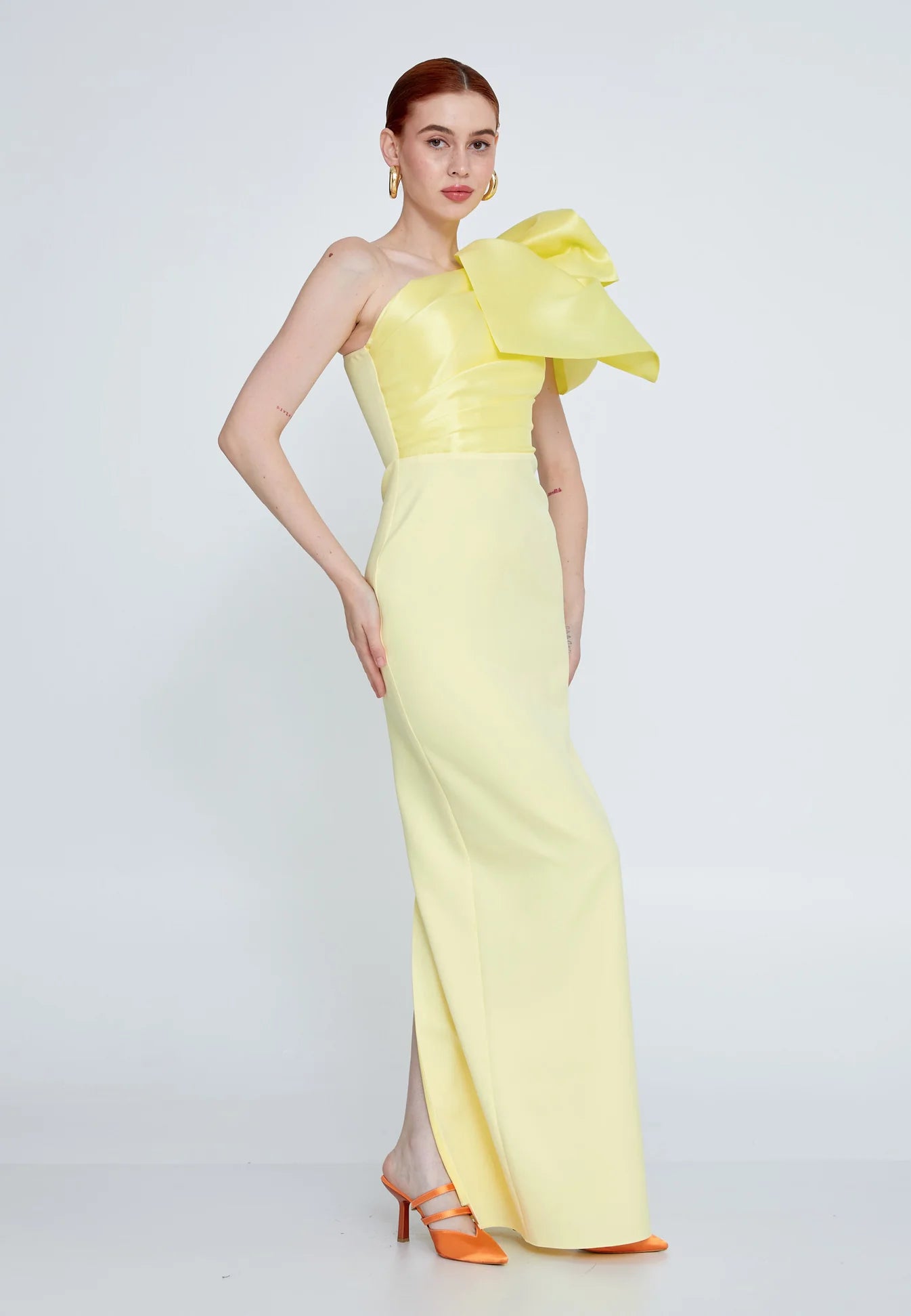 Long yellow one-shoulder evening dress with oversized bow