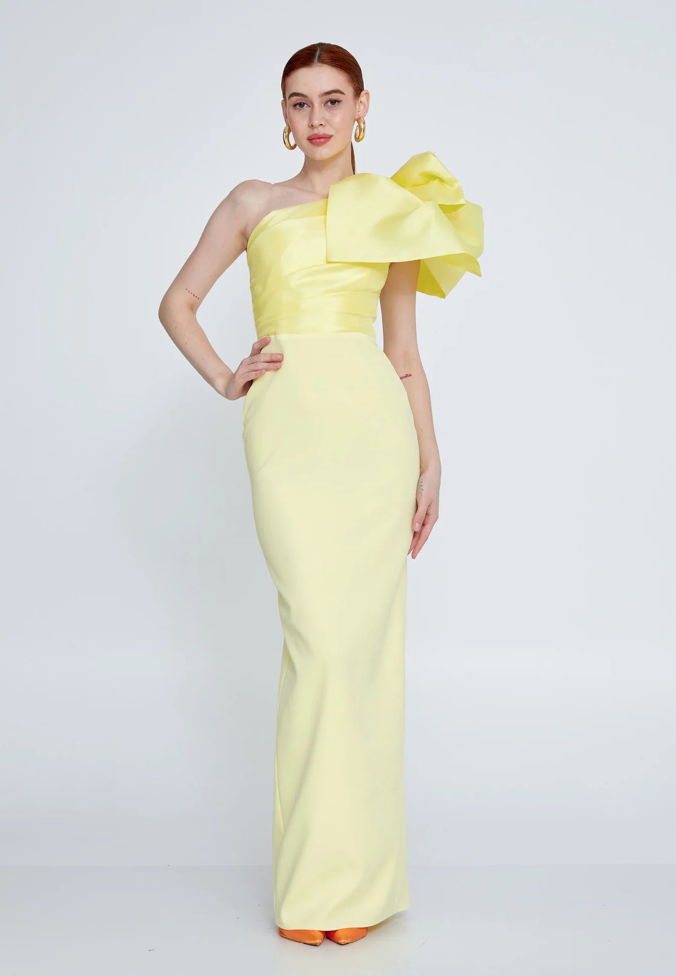 Long yellow one-shoulder evening dress with oversized bow